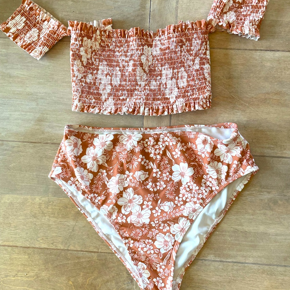 Xhilaration High Waisted Mauve Floral Bikini. M Top. L bottoms.